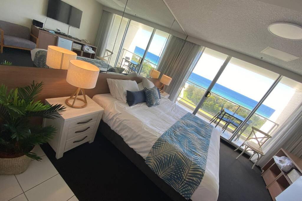 Ocean Bliss - Top Floor Beachfront Studio With Amazing Views ! Marcoola Exterior foto