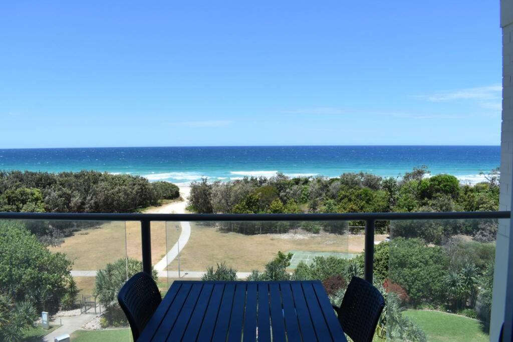 Ocean Bliss - Top Floor Beachfront Studio With Amazing Views ! Marcoola Exterior foto